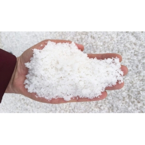 使用融雪剂时要注意什么？